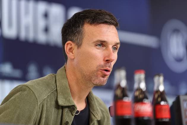 Christian Eichner Karlsruher SC, Head Coach at the post-match press conference, Karlsruher SC vs FC Schalke 04, 2 Bundesliga, Matchday 11, 2025 2026, 01 11 2025, DFL REGULATES PROHIBIT ANY USE OF PHOTOGRAPHS AS IMAGE SEQUENCES AND OR QUASI VIDEO, Karlsruher SC vs FC Schalke 04, 2 Bundesliga, Matchday 11, 2025 2026, 01 11 2025 Karlsruhe Copyright: xEibner-Pressefoto JanxPrihodax EP_JPA