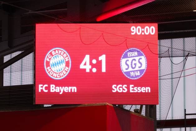 Team FC Bayern München , defeats Team SGS Essen with 4 1 at the match between FC Bayern München v SGS Essen, Football, Women, Google Pixel Women Bundesliga, 2025 2026, 8 Matchday on 01 11 2025 in Munich, FC Bayern Campus DFL and DFB regulations prohibit any use of photographs as image sequences and or quasi video Bayern Germany