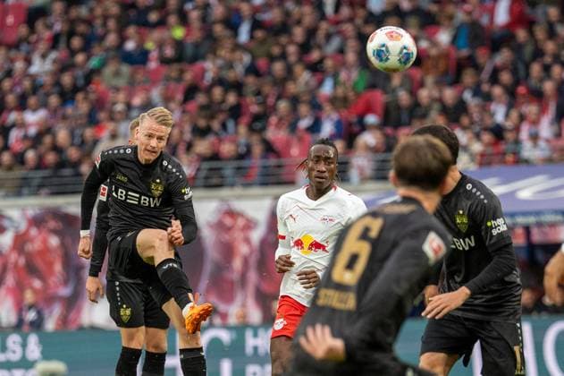 Deutschland, Fussball, 1. Bundesliga, 9. Spieltag, 2025 2026, RB Leipzig - VfB Stuttgart am 01.11. in Leipzig (Red Bull Arena): Schuss Chris Führich (VfB Stuttgart 10) Copyright: xSvenxHeidmannx