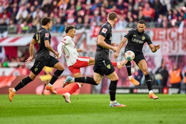 01 11 2025, Football, Men, Bundesliga, 2025 2026, RB Leipzig VfB Stuttgart Antonio Nusa 7, RB Leipzig , Action, Shot on goal Leipzig Red Bull Arena Saxony Germany