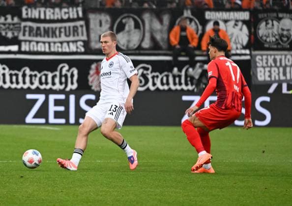 01 11 2025, xsltx, Football 1 Bundesliga, 1 FC Heidenheim Eintracht Frankfurt v l Rasmus Kristensen Eintracht Frankfurt , Mathias Honsak 1 FC Heidenheim 1846 DFL DFB REGULATIONS PROHIBIT ANY USE OF PHOTOGRAPHS as IMAGE SEQUENCES and or QUASI VIDEO