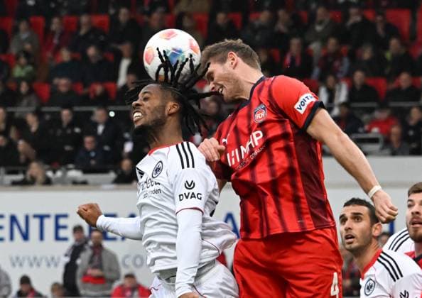 01 11 2025, xsltx, Soccer 1 Bundesliga, 1 FC Heidenheim Eintracht Frankfurt v l Elye Wahi Eintracht Frankfurt , Tim Siersleben 1 FC Heidenheim 1846 DFL DFB REGULATIONS PROHIBIT ANY USE OF PHOTOGRAPHS as IMAGE SEQUENCES and or QUASI VIDEO