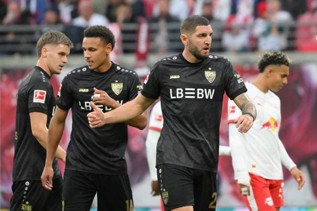 Jeff Chabot VfB Stuttgart right, Luca Jaquez VfB Stuttgart center and Ramon Hendriks VfB Stuttgart left RB Leipzig vs VfB Stuttgart, Soccer, 1 Bundesliga, Matchday 9, Season 2025 2026, 01 11 2025 DFB DFL REGULATIONS PROHIBIT ANY USE OF PHOTOGRAPHS AS IMAGE SEQUENCES AND OR QUASI VIDEO RB Leipzig vs VfB Stuttgart, Football, 1 Bundesliga, Matchday 9, Season 2025 2026, 01 11 2025 Leipzig Copyright: xEibner-Pressefoto BertxHarzerx EP_BHR