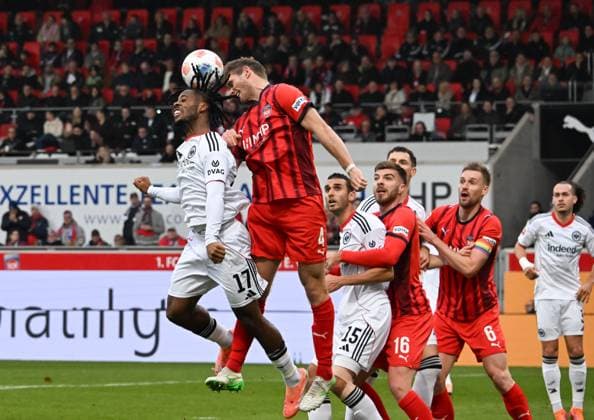01 11 2025, xsltx, Soccer 1 Bundesliga, 1 FC Heidenheim Eintracht Frankfurt v l Elye Wahi Eintracht Frankfurt , Tim Siersleben 1 FC Heidenheim 1846 DFL DFB REGULATIONS PROHIBIT ANY USE OF PHOTOGRAPHS as IMAGE SEQUENCES and or QUASI VIDEO