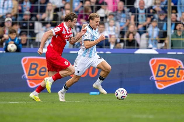 Clemens Lippmann 41 TSV 1860 Muenchen in duel , TSV 1860 Muenchen vs Energie Cottbus, 3 Liga, 13 Spieltag, 01 11 2025 DFB regulations prohibit any use of photographs as image sequences and or quasi video Muenchen Bayern Germany Copyright: xkolbert-press UlrichxGamelx