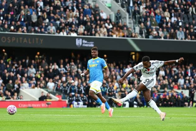 Ryan Sessegnon of Fulham scoring a goal (1-0) Fulham v Wolverhampton Wanderers, Premier League, Football, Craven Cottage, London, UK - 01 Nov 2025London Craven Cottage United Kingdom EDITORIAL USE ONLY No use with unauthorised audio, video, data, fixture lists, club league logos or live services. Online in-match use limited to 120 images, no video emulation. No use in betting, games or single club league player publications. Copyright: xSimonxDael Shutterstockx 15639934ag