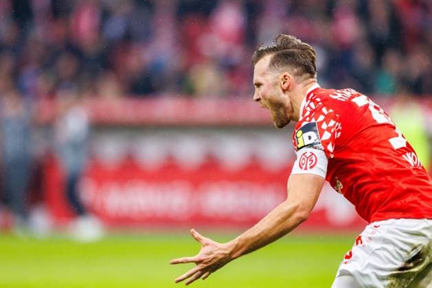 1 Soccer Bundesliga 1 FSV Mainz 05 Werder Bremen, 01 11 2025 Silvan Widmer 1 FSV Mainz 05, 30 scores the first goal of the match and gives Mainz a 1 0 lead Goal Goal celebration Emotion Match of matchday 9 of the Soccer Bundesliga between 1 FSV Mainz 05 and Borussia Dortmund at the MEWA Arena on 27 09 2025 DFL DFB regulations prohibit any use of photographs as image sequences and or quasi video Copyright: xBEAUTIFULxSPORTS Hahnex