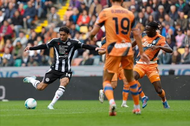 Udinese Calcio v Atalanta BC - Serie A Arthur Atta of Udinese plays against Odilon Kossounou of Atalanta during the 2026 Italian Serie A ENILIVE 2025 26 football match between Udinese and Atalanta at Bluenergy Stadium in Udine, Italy, on November 1, 2025. Udine Friuli Venezia Giulia Italy  Copyright: xMattiaxRadonix originalFilename:radoni-italians251101_np4jX.jpg