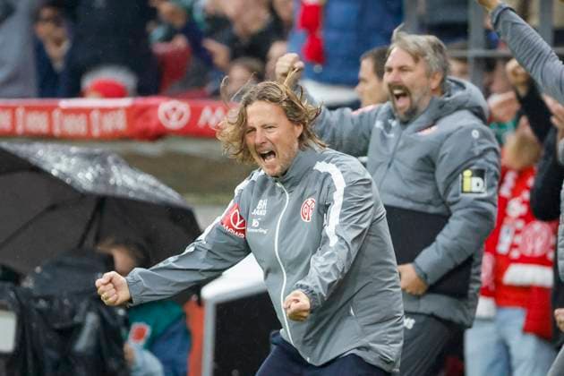 Goal celebration at 1 0 Bo Henriksen 1 FSV Mainz, Coach , Germany, Football, 1 Bundesliga, 9 Matchday, 2025 2026, 1 FSV Mainz vs Werder Bremen, 01 11 2025, Mewa Arena, Mainz, Germany Mainz Mewa Arena Rheinland Pfalz Germany Copyright: xGrantxHubbsx