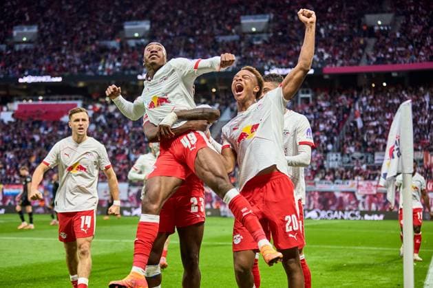 01 11 2025, Football, Men, Bundesliga, 2025 2026, RB Leipzig VfB Stuttgart Team, RB Leipzig, Cheering after 1 0 Leipzig Red Bull Arena Saxony Germany
