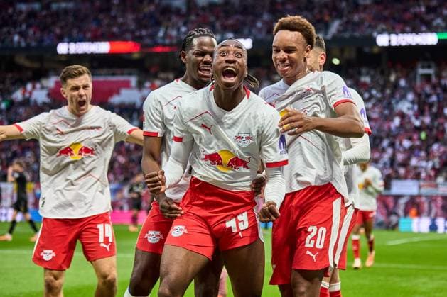01 11 2025, Football, Men, Bundesliga, 2025 2026, RB Leipzig VfB Stuttgart Manschaft, RB Leipzig, Cheering after 1 0 Leipzig Red Bull Arena Saxony Germany