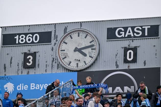 The scoreboard, video wall shows the final result, 01 11 2025, Munich Germany , Football, 3 Liga, TSV 1860 München FC Energie Cottbus, DFB DFL REGULATIONS PROHIBIT ANY USE OF PHOTOGRAPHS AS IMAGE SEQUENCES AND OR QUASI VIDEO xslx