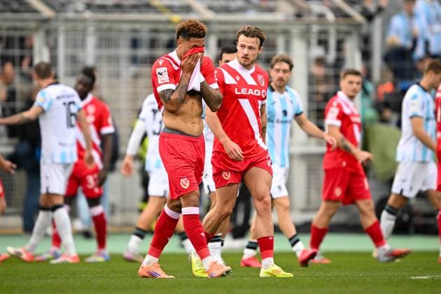 3 Liga 25 26 1 BL 25 26 TSV 1860 München FC Energie Cottbus on 01 11 2025 at Staedtisches Stadion an der Gruenwalder Straße in Munich Justin Butler Cottbus dissatisfied, disappointed, disappointed, dejected MT