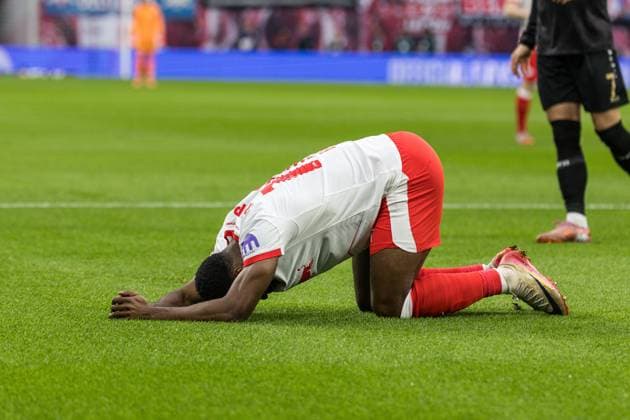 GER, Bundesliga, RB Leipzig VfB Stuttgart 01 11 2025, Red Bull Arena, Leipzig, GER, Bundesliga, RB Leipzig VfB Stuttgart Ridle Baku RB Leipzig 17 at the ground Â nordphotoxGmbHxx xAlexanderxTrienitz nph00051