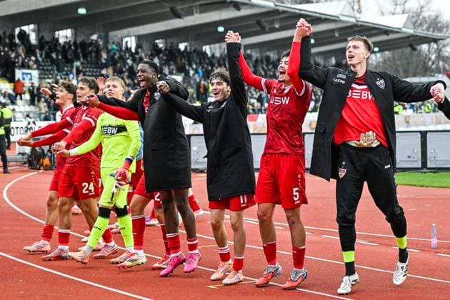 GER, 3 Liga, SSV Ulm 1846 vs VfB Stuttgart II 01 11 2025, Donaustadion, Ulm, GER, 3 Liga, SSV Ulm 1846 vs VfB Stuttgart II, in the picture Stuttgart players are happy after the end of the match nordphotoxGmbHx xHafner nph00200
