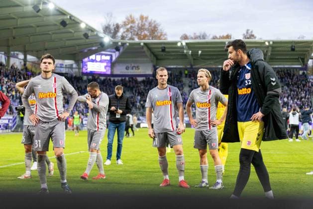 01 11 2025, Football, GER, Season, 3 Liga, Season 2025 2026, Matchday 13, FC Erzgebirge Aue SSV Jahn Regensburg Disappointed Regensburg fans after the match DFL REGULATES PROHIBIT ANY USE OF PHOTOGRAPHS AS IMAGE SEQUENCES AND OR QUASI VIDEO