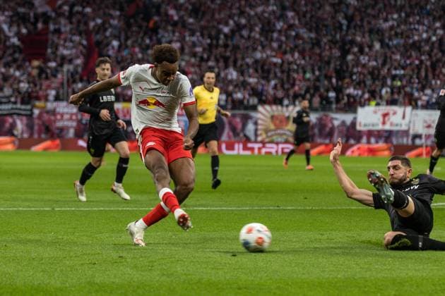 GER, Bundesliga, RB Leipzig VfB Stuttgart 01 11 2025, Red Bull Arena, Leipzig, GER, Bundesliga, RB Leipzig VfB Stuttgart Assan Ouedraogo RB Leipzig 20 Â nordphotoxGmbHxx xAlexanderxTrienitz nph00051