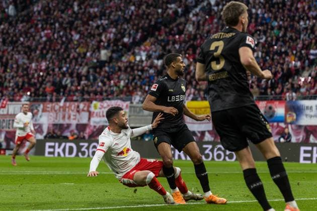 GER, Bundesliga, RB Leipzig VfB Stuttgart 01 11 2025, Red Bull Arena, Leipzig, GER, Bundesliga, RB Leipzig VfB Stuttgart Romulo RB Leipzig 40 , Josha Vagnoman VfB Stuttgart 4 Â nordphotoxGmbHxx xAlexanderxTrienitz nph00051