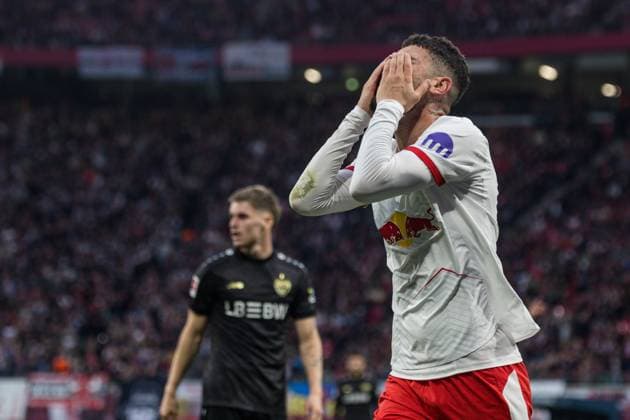 GER, Bundesliga, RB Leipzig VfB Stuttgart 01 11 2025, Red Bull Arena, Leipzig, GER, Bundesliga, RB Leipzig VfB Stuttgart Romulo RB Leipzig 40 annoyed Â nordphotoxGmbHxx xAlexanderxTrienitz nph00051