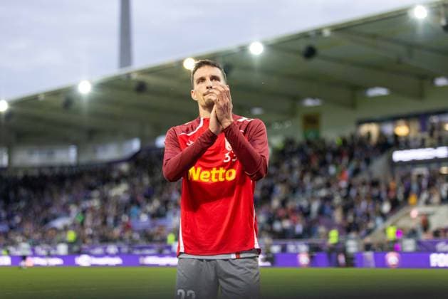 01 11 2025, Football, GER, Season, 3 Liga, Season 2025 2026, Matchday 13, FC Erzgebirge Aue SSV Jahn Regensburg Disappointed Regensburg fans after the match DFL REGULATES PROHIBIT ANY USE OF PHOTOGRAPHS AS IMAGE SEQUENCES AND OR QUASI VIDEO