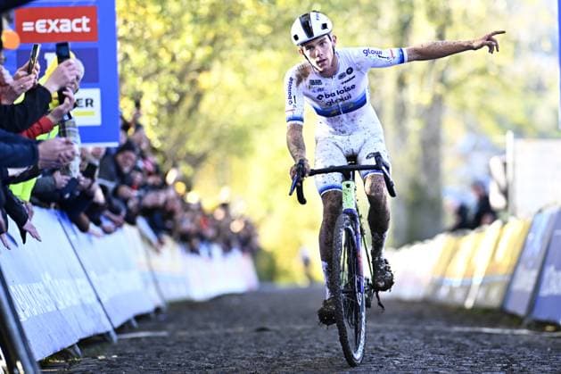 Belgian Thibau Nys celebrates after winning the men elite race of the Koppenbergcross, the first race (out of eight) of the X2O Badkamers trophy cyclocross competition, in Melden, Oudenaarde, on Saturday 01 November 2025. JASPERxJACOBS  x138624817x