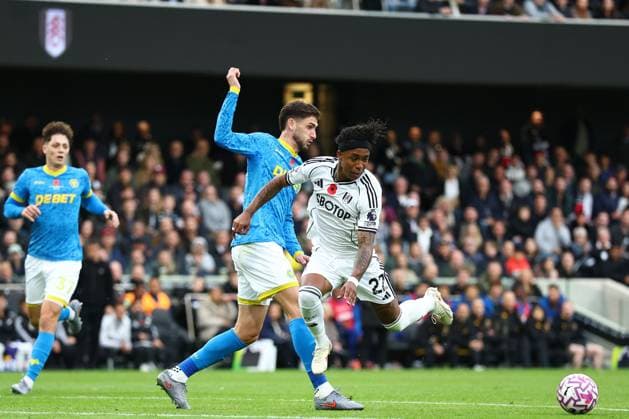 Kevin of Fulham under pressure from Santiago Bueno of Wolverhampton Wanderers Fulham v Wolverhampton Wanderers, Premier League, Football, Craven Cottage, London, UK - 01 Nov 2025London Craven Cottage United Kingdom EDITORIAL USE ONLY No use with unauthorised audio, video, data, fixture lists, club league logos or live services. Online in-match use limited to 120 images, no video emulation. No use in betting, games or single club league player publications. Copyright: xSimonxDael Shutterstockx 15639934at
