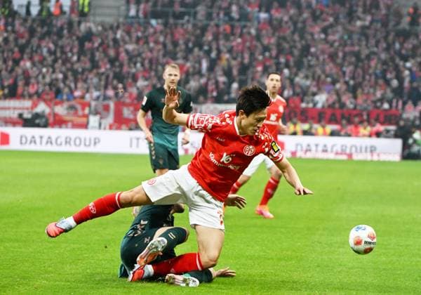Soccer Bundesliga Season 2025 2026 Mewa Arena Mainz 01 11 2025 1 FSV Mainz 05 mz SV Werder Bremen hb Jae Sung LEE 1 FSV Mainz 05 DFL REGULATIONS PROHIBIT ANY USE OF PHOTOGRAPHS AS IMAGE SEQUENCES AND OR QUASI VIDEO EDITORIAL USE ONLY NATIONAL AND INTERNATIONAL NEWS AGENCIES OUT Soccer Bundesliga 1 FSV Mainz 05