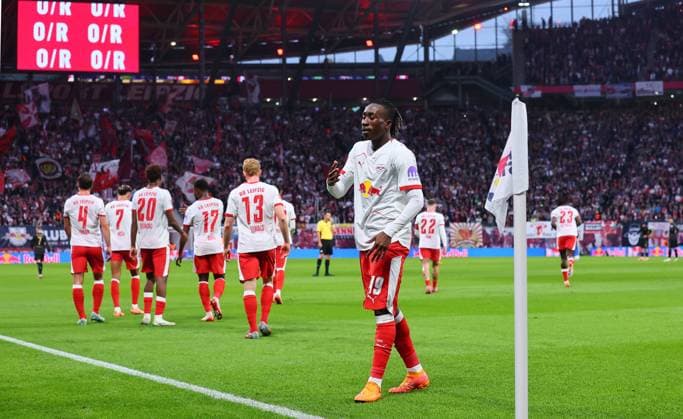 RB Leipzig Stuttgart Bundesliga Leipzig, 01 11 2025, Red Bull Arena, Soccer, Bundesliga, Matchday 9 , RB Leipzig vs VfB Stuttgart , Goal for Leipzig to 1 0 In the picture goal scorer Yan Diomande 49, RB Leipzig , Goal celebration , Picture Point