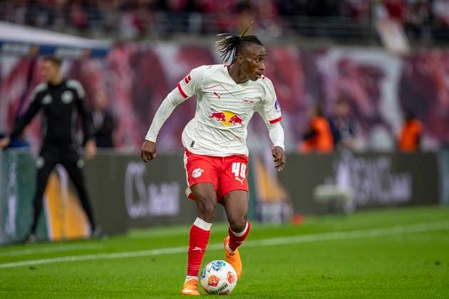 GER, Leipzig, Soccer, DFL Bundesliga, Matchday 9, RB Leipzig vs VFB Stuttgart in picture v l Yan Diomande RB Leipzig 49 , 01 11 2025, Red Bull Arena Leipzig DFL DFB REGULATIONS PROHIBIT ANY USE OF PHOTOGRAPHS AS IMAGE SEQUENCES AND OR QUASI VIDEO, Copyright: HMBxMedia PaulxFritz