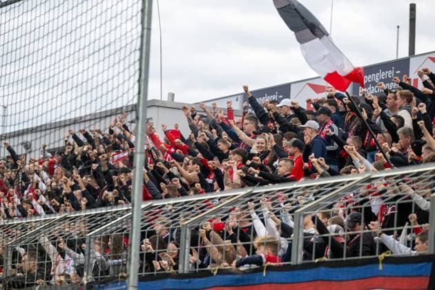The fans of FC Energie Cottbus, TSV 1860 Muenchen vs Energie Cottbus, 3 Liga, 13 Matchday, 01 11 2025 DFB regulations prohibit any use of photographs as image sequences and or quasi video Muenchen Bayern Germany Copyright: xkolbert-press UlrichxGamelx