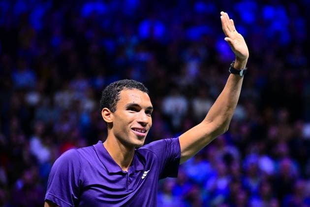TENNIS : Rolex Paris Masters - Paris - 01 11 2025 Felix Auger Aliassime ( Canada ) celebrates his victory during the Rolex Paris Masters at Paris La Defense Arena on November 01, 2025 in Nanterre, France. (Photo by Federico Pestellini PSNewz ) ParisFrance  Copyright: xFedericoxPestellinix