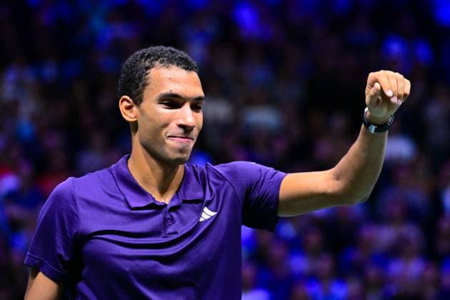 TENNIS : Rolex Paris Masters - Paris - 01 11 2025 Felix Auger Aliassime ( Canada ) celebrates his victory during the Rolex Paris Masters at Paris La Defense Arena on November 01, 2025 in Nanterre, France. (Photo by Federico Pestellini PSNewz ) ParisFrance  Copyright: xFedericoxPestellinix