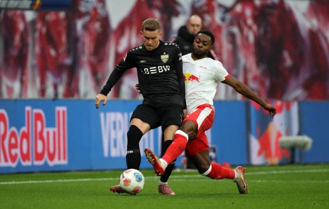 GER, 1 Bundesliga, RB Leipzig VfB Stuttgart 01 11 2025, Leipzig, Red Bull Arena, GER, Saison 2025 2026, 1 Bundesliga, 09 Spieltag, RasenBallsport Leipzig vs VfB Stuttgart im Bild Maximilian Mittelstaedt Stuttgart vs Ridle Baku Leipzig DFL regulations prohibit any use of photographs as image sequences and or quasi video