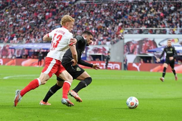 RB Leipzig vs VfB Stuttgart, 01 11 2025 LEIPZIG, GERMANY NOVEMBER 1 Deniz Undav 26, VfB Stuttgart in front of Nicolas Seiwald 13, RB Leipzig during the Bundesliga match between RB Leipzig vs VfB Stuttgart at Red Bull Arena on matchday 9 of Bundesliga 1 on November 1, 2025 in Leipzig, Germany DFL REGULATIONS PROHIBIT ANY USE OF PHOTOGRAPHS AS IMAGE SEQUENCES AND OR QUASI VIDEO Copyright: xBEAUTIFULxSPORTS JanxKaeferx