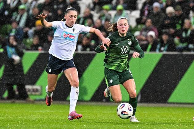 Soccer I Women I Season 2025 2026 I Bundesliga I Matchday 8 I VfL Wolfsburg TSG Hoffenheim I 01 11 2025 duel Jill Janssens 9, TSG Hoffenheim vs Janou Johanna Theodora Levels 15, VfL Wolfsburg Wolfsburg AOK Stadion Niedersachsen Germany Copyright: xLobeca InesxHähnelx
