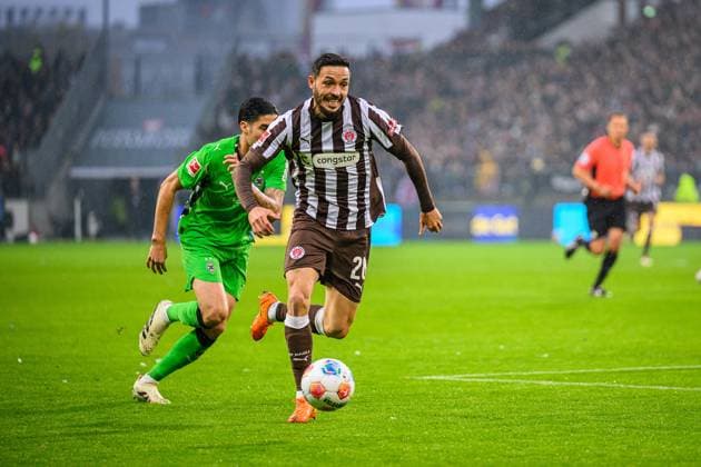 Soccer I Men I Season 2025 2026 I Bundesliga I 9 Matchday I FC St Pauli Borussia Mönchengladbach I 01 11 2025 Mathias Pereira Position 28, FC St Pauli Hamburg Millerntor Stadion Hamburg Germany Copyright: xLobecax xHenningxRohlfsx