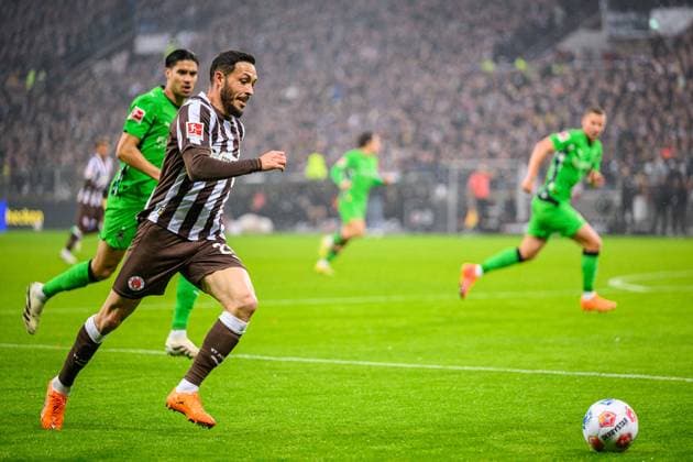 Soccer I Men I Season 2025 2026 I Bundesliga I 9 Matchday I FC St Pauli Borussia Mönchengladbach I 01 11 2025 Mathias Pereira Position 28, FC St Pauli Hamburg Millerntor Stadion Hamburg Germany Copyright: xLobecax xHenningxRohlfsx