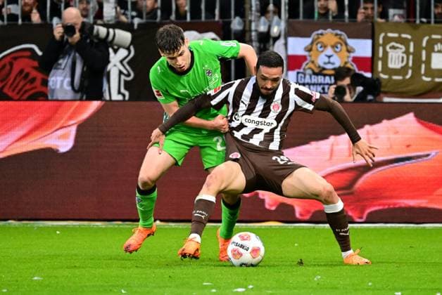 Soccer I Men I 1 Bundesliga l FC St Pauli Borussia Moenchengladbach I 09 Matchday I Season 2025 2026 I St Pauli I 01 11 2025 I v l Ullrich Lukas Bor Moenchengladbach , Pereira Lage Mathias St Pauli , Sportplatz Millerntor Stadion, St Pauli Hamburg Germany