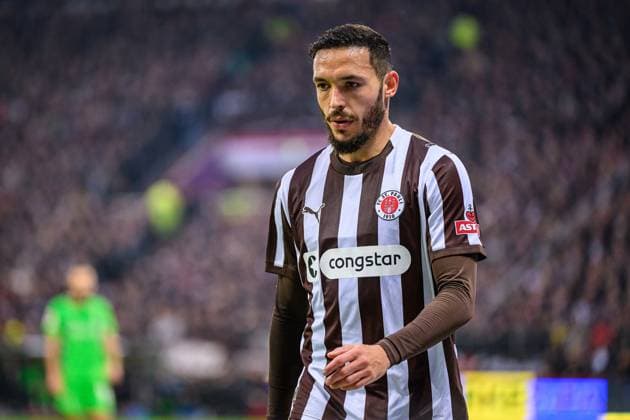 Soccer I Men I Season 2025 2026 I Bundesliga I 9 Matchday I FC St Pauli Borussia Mönchengladbach I 01 11 2025 Mathias Pereira Position 28, FC St Pauli Hamburg Millerntor Stadion Hamburg Germany Copyright: xLobecax xHenningxRohlfsx
