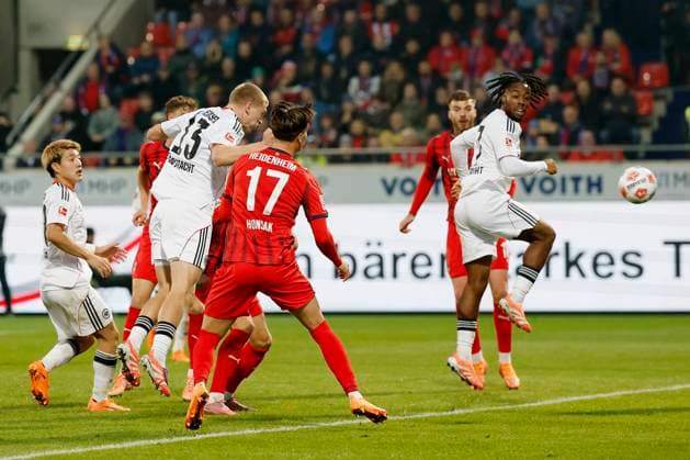 Rasmus Kristensen Eintracht Frankfurt, 13 , Goal scored, scores the goal to 1 1, celebrate the goal 01 11 2025, Football, Bundesliga, 1 FC Heidenheim Eintracht Frankfurt, GER, Heidenheim, Voith Arena, DFL REGULATIONS PROHIBIT ANY USE OF PHOTOGRAPHS AS IMAGE SEQUENCES AND OR QUASI VIDEO Copyright: HMBxMedia xHeikoxBecker