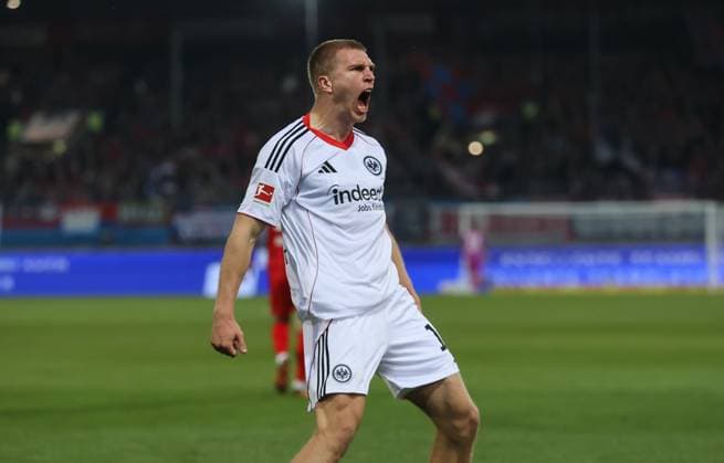01 11 2025, Soccer Bundesliga, 1 FC Heidenheim Eintracht Frankfurt, v l , Goal celebration, celebrate the goal DFL DFB REGULATIONS PROHIBIT ANY USE OF PHOTOGRAPHS AS IMAGE SEQUENCES AND OR QUASI VIDEO xdcx Copyright: HMBxMedia Claus