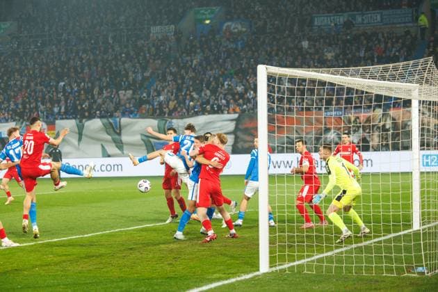 left Florian Carstens Rostock scores for 1 0 GER, FC Hansa Rostock vs SC Verl, Soccer, Men, 3 Liga, Matchday 13, Season 2025 2026, 01 11 2025 Rostock Ostseestadion Mecklenburg Vorpommern Germany