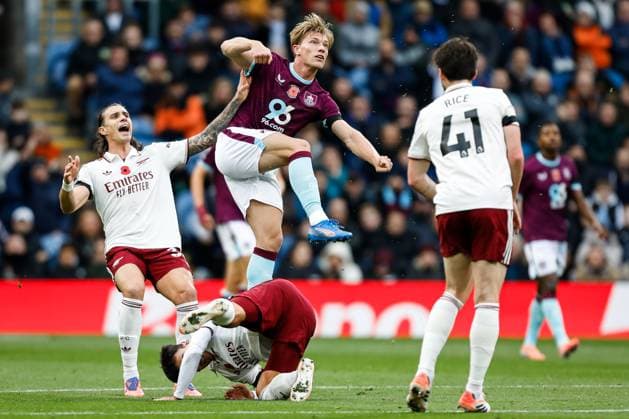 Burnley v Arsenal Premier League Zian Flemming of Burnley during the Premier League match at Turf Moor, Burnley UK Newspapers OUT Copyright: xMaxxTomlinsonx FIL-22434-0052