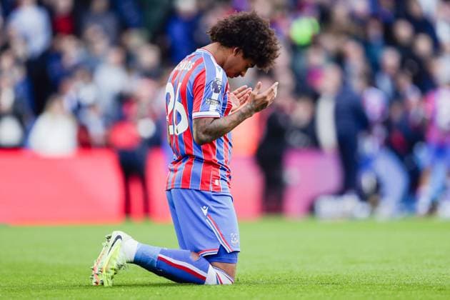 Chris Richards (26 Crystal Palace) prays before kick off of the Premier League game between Crystal Palace and Brentford at Selhurst Park in London, England. Copyright: xLiamxAsman SPPx Sportspressphoto_SPR54875