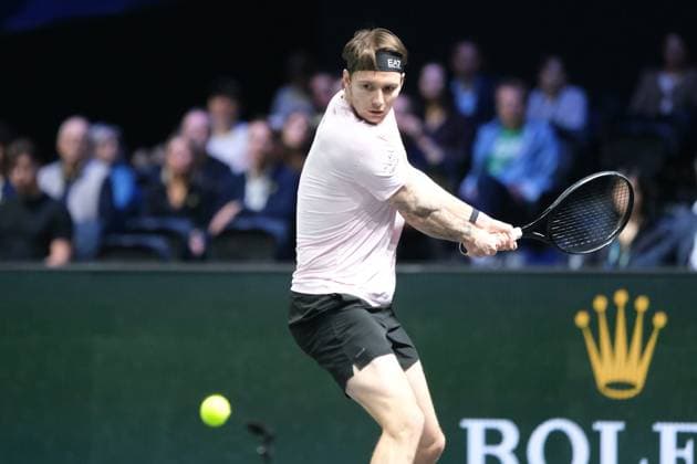November 1, 2025, Nanterre, Hauts De Seine, France: ALEXANDER BUBLIK (KAZ) returns the ball to FELIX AUGER ALIASSIME (CAN)during the semi-final of Rolex Paris Masters 1000 tournament at La Defense Arena Stadium - Nanterre - France..Auger Aliassime won 7:6 6:4 Nanterre France - ZUMAp119 20251101_zaf_p119_019 Copyright: xPierrexSteveninx