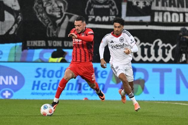 01 11 2025, xsltx, Football 1 Bundesliga, 1 FC Heidenheim Eintracht Frankfurt v l Arijon Ibrahimovic 1 FC Heidenheim 1846 , Nathaniel Brown Eintracht Frankfurt DFL DFB REGULATIONS PROHIBIT ANY USE OF PHOTOGRAPHS as IMAGE SEQUENCES and or QUASI VIDEO