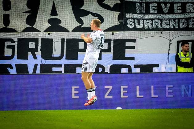 Rasmus Kristensen 13 Eintracht Frankfurt , right, celebrates his goal for 1 1, 1 FC Heidenheim 1846 vs Eintracht Frankfurt, Football, Men, DFL, Bundesliga, Season 2025 2026, Voith Arena, Matchday 9, 01 11 2025 Heidenheim Baden Wuerttemberg Germany Copyright: xkolbert-press MartinxAgüerax
