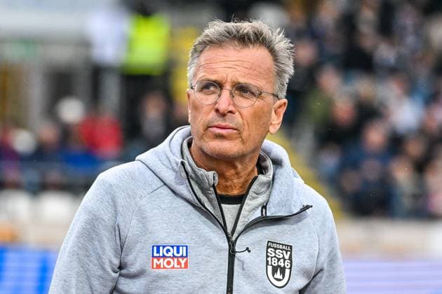GER, 3 Liga, SSV Ulm 1846 vs VfB Stuttgart II 01 11 2025, Donaustadion, Ulm, GER, 3 Liga, SSV Ulm 1846 vs VfB Stuttgart II, in the picture team doctor Dr Christoph Buck SSV Ulm nordphotoxGmbHx xHafner nph00200