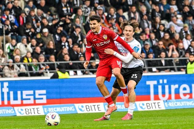 GER, 3 Liga, SSV Ulm 1846 vs VfB Stuttgart II 01 11 2025, Donaustadion, Ulm, GER, 3 Liga, SSV Ulm 1846 vs VfB Stuttgart II, in the picture Lenny Remo Meyer Stuttgart, 16 , Elias Löder Loeder SSV Ulm, 25 nordphotoxGmbHx xHafner nph00200