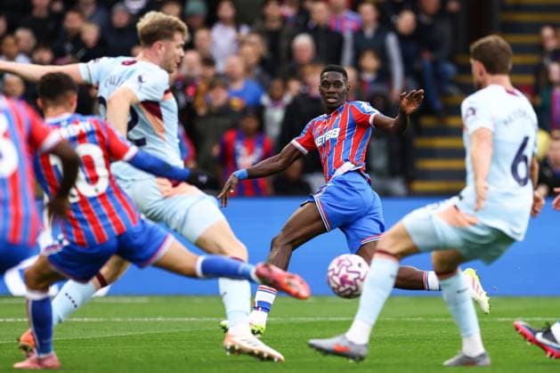 Crystal Palace gegen Brentford 01 November 2025, London Premier League Fußball Crystal Palace gegen Brentford Ismaila Sarr von Crystal Palace Foto Jacques Feeney Abseits London UK  Copyright: xJacquesxFeeneyx xOffsidexOffside